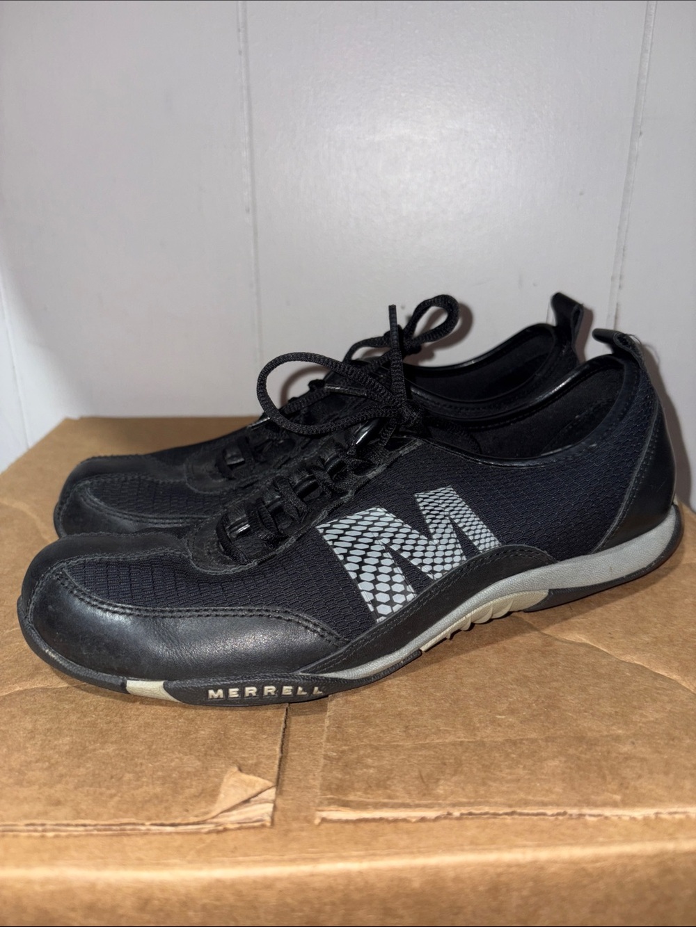 Merrell Women’s Black Athletic Slip-On Sneakers size 8